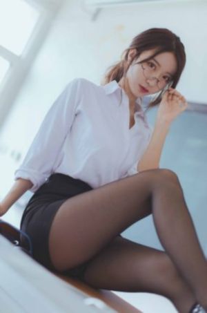 变成黑皮辣妹后和朋友做了
